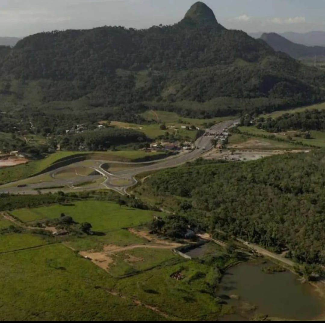 Montanhas e áreas verdes na região de Guarapari
